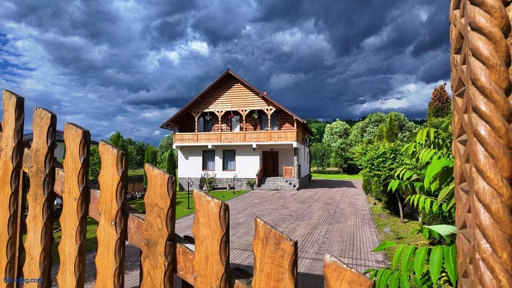 Proprietatea - vedere exterioară
